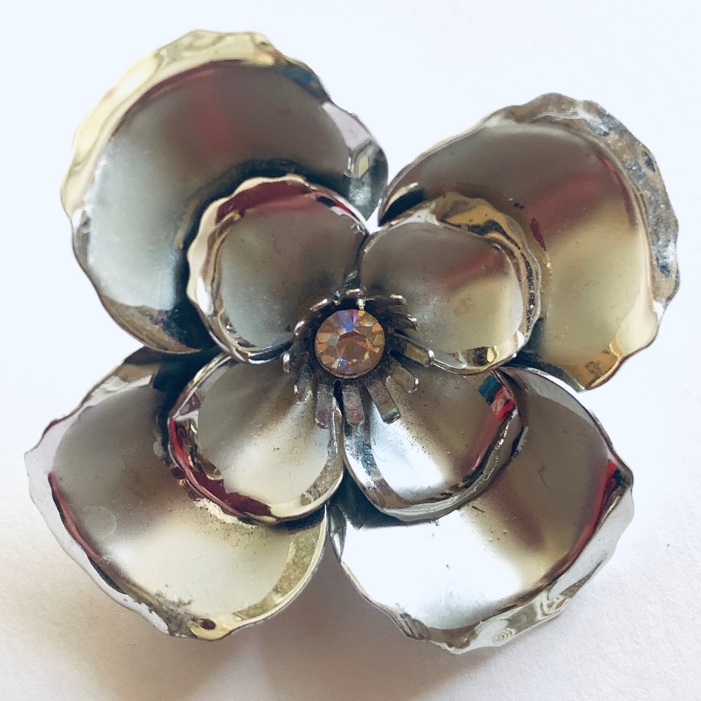 Mid Century Silver-tone Brooch w/ rhinestone